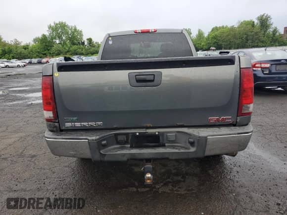 2011 GMC Sierra 1500 SL z VIN 1GTR2UEA4BZ230407, wystawiony jako Copart lot #56701755 z przebiegiem 150 249 mil mil oraz Szkoda całkowita • Salvage title. Historia ofert i sprzedaży dostępna na DreamBid. Obrazek 6.