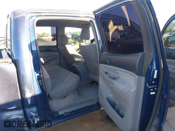 2007 Toyota Tacoma PreRunner z VIN 5TEKU72N37Z438357, wystawiony jako IAAI lot #43549022 z przebiegiem 185 868 mil mil oraz . Historia ofert i sprzedaży dostępna na DreamBid. Obrazek 8.