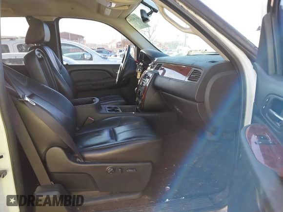 2009 Chevrolet Silverado 1500 LTZ z VIN 1GCEK39079Z114929, wystawiony jako IAAI lot #41494959 z przebiegiem 305 078 mil mil oraz . Historia ofert i sprzedaży dostępna na DreamBid. Obrazek 5.
