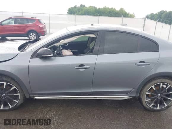 2016 Volvo S60 T5 Platinum с VIN YV4612UM4G2000529, выставлен на аукционе IAAI как лот 42299464 с пробегом 124 201 миль миль и . История ставок и продаж доступна на DreamBid. Изображение 14.