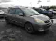 2004 Toyota Sienna XLE z VIN 5TDBA22C54S024967, wystawiony jako Copart lot #85916025 z przebiegiem 169 412 mil mil oraz Szkoda całkowita • Salvage title. Historia ofert i sprzedaży dostępna na DreamBid. Obrazek 4.