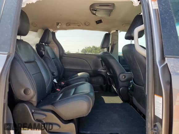 2017 Toyota Sienna SE with VIN 5TDXZ3DCXHS894141, listed as a Copart auction lot 68968775 with 109,334 mi miles and Salvage title. Bid and sale history available at DreamBid. Image 11.