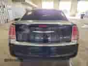 2013 Chrysler 300 C z VIN 2C3CCAET3DH697263, wystawiony jako Copart lot #82684335 z przebiegiem 145 983 mil mil oraz Nie do naprawy • Non repairable. Historia ofert i sprzedaży dostępna na DreamBid. Obrazek 6.