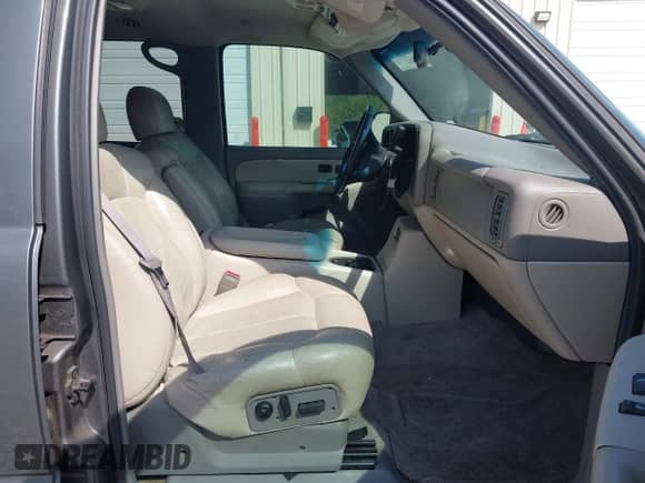 2000 Chevrolet Tahoe LS с VIN 1GNEC13T1YJ186895, выставлен на аукционе IAAI как лот 43166906 с пробегом 387 819 миль миль и . История ставок и продаж доступна на DreamBid. Изображение 5.