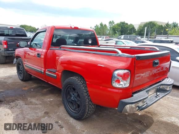 2000 Chevrolet Silverado 1500 LS z VIN 1GCEC14T6YZ265746, wystawiony jako IAAI lot #43297179 z przebiegiem 245 915 mil mil oraz . Historia ofert i sprzedaży dostępna na DreamBid. Obrazek 14.