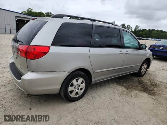 2010 Toyota Sienna CE z VIN 5TDKK4CC2AS297884, wystawiony jako Copart lot #67843815 z przebiegiem 171 954 mil mil oraz Szkoda całkowita • Salvage title. Historia ofert i sprzedaży dostępna na DreamBid. Obrazek 3.