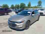 2022 Chevrolet Malibu LT z VIN 1G1ZD5ST2NF159230, wystawiony jako IAAI lot #43174892 z przebiegiem 54 830 mil mil oraz . Historia ofert i sprzedaży dostępna na DreamBid. Obrazek 2.