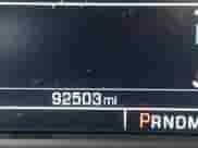 2015 Chevrolet Tahoe LT z VIN 1GNSKBKC9FR126438, wystawiony jako IAAI lot #43276273 z przebiegiem 92 503 mil mil oraz . Historia ofert i sprzedaży dostępna na DreamBid. Obrazek 7.