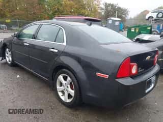 2012 Chevrolet Malibu 1LT z VIN 1G1ZC5E06CF165551, wystawiony jako IAAI lot #43390363 z przebiegiem 118 018 mil mil oraz . Historia ofert i sprzedaży dostępna na DreamBid. Obrazek 3.