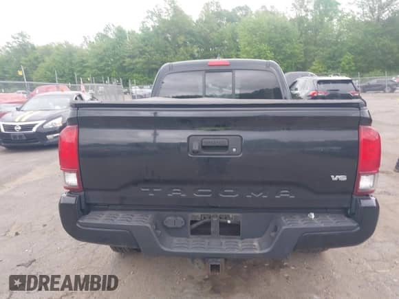 2018 Toyota Tacoma SR5 z VIN 5TFSZ5AN7JX129318, wystawiony jako IAAI lot #42318892 z przebiegiem 78 613 mil mil oraz . Historia ofert i sprzedaży dostępna na DreamBid. Obrazek 16.