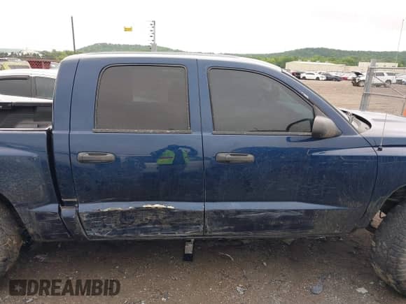 2005 Dodge Dakota SLT with VIN 1D7HE48NX5S165812, listed as a IAAI auction lot 42479950 with 147,645 mi miles and . Bid and sale history available at DreamBid. Image 14.