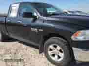 2017 Ram 1500 SLT z VIN 1C6RR7GT0HS686926, wystawiony jako Copart lot #80246195 z przebiegiem 129 419 mil mil oraz Szkoda całkowita • Salvage title. Historia ofert i sprzedaży dostępna na DreamBid. Obrazek 13.