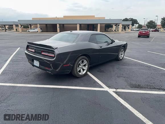 2021 Dodge Challenger SXT z VIN 2C3CDZAG2MH627290, wystawiony jako Copart lot #90298955 z przebiegiem 72 280 mil mil oraz Szkoda całkowita • Salvage title. Historia ofert i sprzedaży dostępna na DreamBid. Obrazek 4.