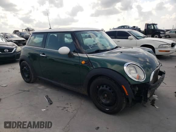 2012 MINI Hardtop с VIN WMWSU3C5XCT184918, выставлен на аукционе Copart как лот 59039755 с пробегом 126 185 миль миль и Списание • Salvage title. История ставок и продаж доступна на DreamBid. Изображение 4.