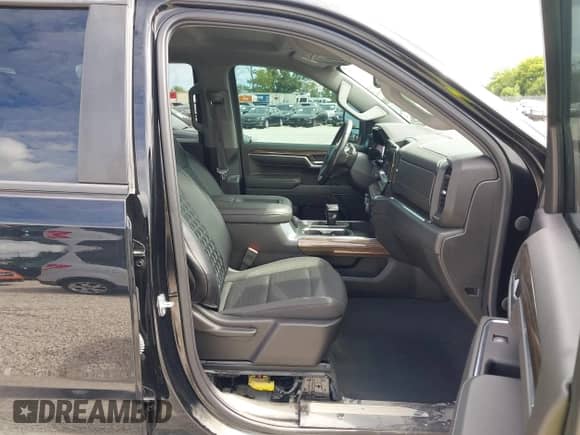 2022 Chevrolet Silverado 1500 RST with VIN 1GCUDEETXNZ522272, listed as a IAAI auction lot 43041445 with 58,420 mi miles and . Bid and sale history available at DreamBid. Image 5.