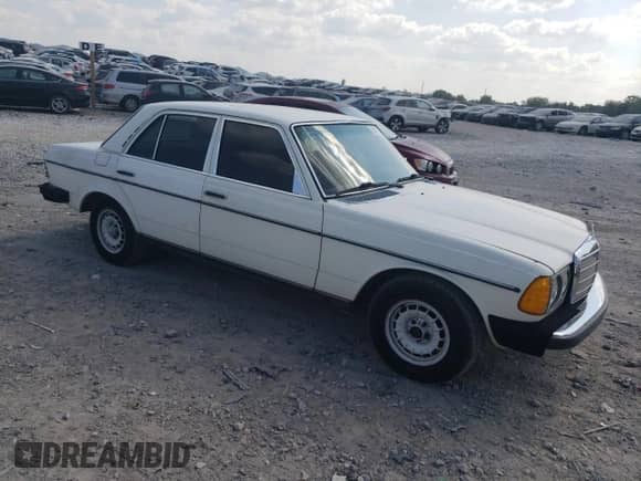 1980 Mercedes-Benz 300 с VIN WDB12313012192421, выставлен на аукционе Copart как лот 68878594 с пробегом 183 928 миль миль и Чистый • Clean title. История ставок и продаж доступна на DreamBid. Изображение 4.