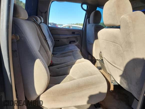 2005 Chevrolet Silverado 1500 LS z VIN 2GCEC13T351210936, wystawiony jako Copart lot #90589855 z przebiegiem 198 282 mil mil oraz Czysty tytuł • Clean title. Historia ofert i sprzedaży dostępna na DreamBid. Obrazek 10.