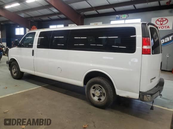 2017 Chevrolet Express Passenger LT z VIN 1GAZGPFG4H1177374, wystawiony jako Copart lot #81664784 z przebiegiem 248 250 mil mil oraz Czysty tytuł • Clean title. Historia ofert i sprzedaży dostępna na DreamBid. Obrazek 2.
