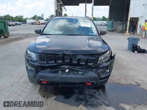 2018 Jeep Compass Trailhawk z VIN 3C4NJDDB1JT451464, wystawiony jako IAAI lot #42674943 z przebiegiem 114 704 mil mil oraz . Historia ofert i sprzedaży dostępna na DreamBid. Obrazek 6.