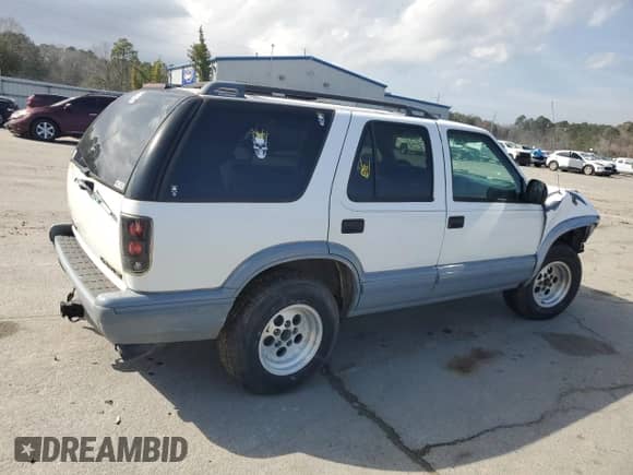 1996 Chevrolet Blazer z VIN 1GNCS13W2T2161527, wystawiony jako Copart lot #44936175 z przebiegiem 291 219 mil mil oraz Szkoda całkowita • Salvage title. Historia ofert i sprzedaży dostępna na DreamBid. Obrazek 3.