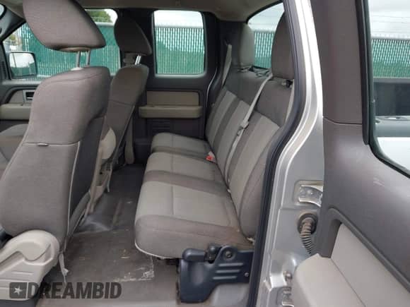 2010 Ford F-150 XL z VIN 1FTEX1EW0AFA35298, wystawiony jako IAAI lot #43429722 z przebiegiem 104 795 mil mil oraz . Historia ofert i sprzedaży dostępna na DreamBid. Obrazek 8.