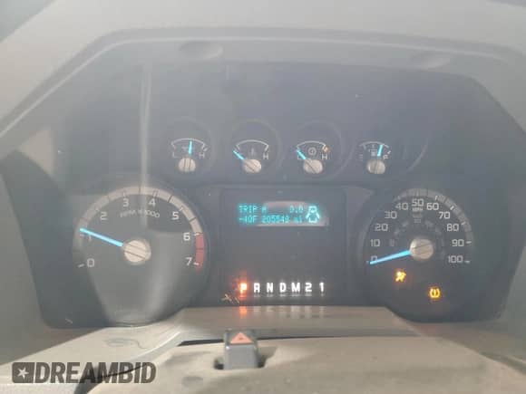 2015 Ford F-250 XL с VIN 1FD7W2A68FEA24324, выставлен на аукционе Copart как лот 85592985 с пробегом 205 548 миль миль и Списание • Salvage title. История ставок и продаж доступна на DreamBid. Изображение 9.