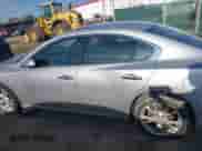 2013 Nissan Maxima SV z VIN 1N4AA5APXDC818212, wystawiony jako IAAI lot #43353776 z przebiegiem 132 989 mil mil oraz . Historia ofert i sprzedaży dostępna na DreamBid. Obrazek 15.