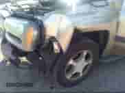 2005 Chevrolet TrailBlazer LT z VIN 1GNET16S056105905, wystawiony jako IAAI lot #39967790 z przebiegiem 215 129 mil mil oraz . Historia ofert i sprzedaży dostępna na DreamBid. Obrazek 6.