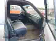 1993 Chevrolet Suburban z VIN 1GNFK16KXPJ306881, wystawiony jako IAAI lot #43344876 z przebiegiem 215 094 mil mil oraz . Historia ofert i sprzedaży dostępna na DreamBid. Obrazek 5.