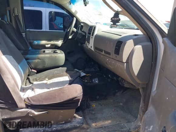 2008 GMC Sierra 1500 SL with VIN 2GTEK13C381320019, listed as a IAAI auction lot 41606093 with 211,189 mi miles and . Bid and sale history available at DreamBid. Image 5.