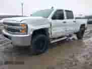 2017 Chevrolet Silverado 2500HD Work Truck z VIN 1GC1KUEG5HF222795, wystawiony jako IAAI lot #41717477 z przebiegiem 223 784 mil mil oraz . Historia ofert i sprzedaży dostępna na DreamBid. Obrazek 2.