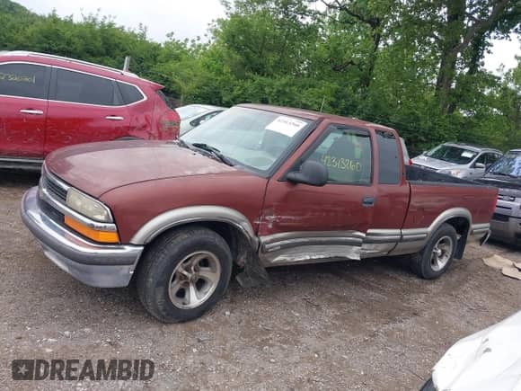 1998 Chevrolet S-10 LS с VIN 1GCCS19X4W8101503, выставлен на аукционе IAAI как лот 42313260 с пробегом 181 364 миль миль и . История ставок и продаж доступна на DreamBid. Изображение 14.