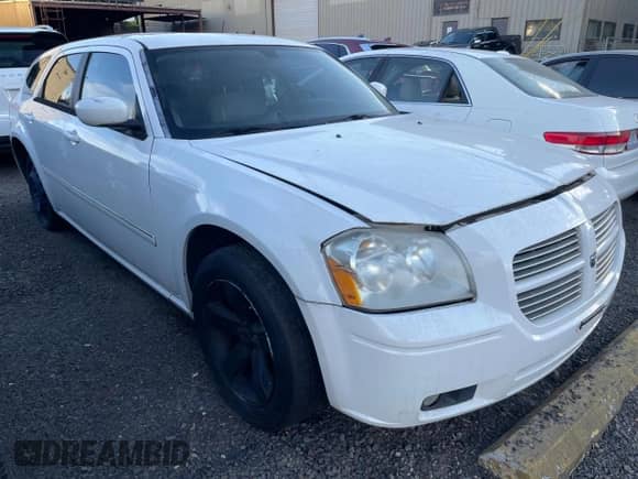 2006 Dodge Magnum R/T z VIN 2D4GZ57226H398988, wystawiony jako Copart lot #63950455 z przebiegiem Nie podano mil oraz Czysty tytuł • Clean title. Historia ofert i sprzedaży dostępna na DreamBid. Obrazek 1.