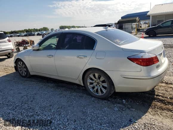 2009 Hyundai Genesis с VIN KMHGC46E29U057933, выставлен на аукционе Copart как лот 69610965 с пробегом 276 275 миль миль и Чистый • Clean title. История ставок и продаж доступна на DreamBid. Изображение 2.