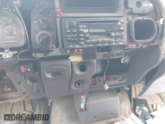 2000 Dodge 1500 with VIN 3B7HC13Y1YM203330, listed as a IAAI auction lot 43306234 with 221,933 mi miles and . Bid and sale history available at DreamBid. Image 13.