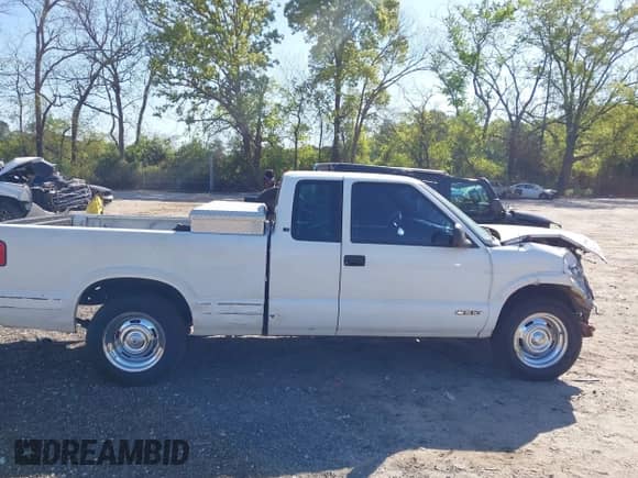 1995 Chevrolet S-10 LS с VIN 1GCCS19Z8S8160842, выставлен на аукционе IAAI как лот 42051915 с пробегом 428 864 миль миль и . История ставок и продаж доступна на DreamBid. Изображение 13.