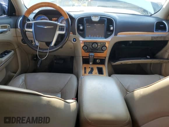 2012 Chrysler 300 C с VIN 2C3CCAKT9CH197157, выставлен на аукционе Copart как лот 68741815 с пробегом 182 600 миль миль и Списание • Salvage title. История ставок и продаж доступна на DreamBid. Изображение 8.