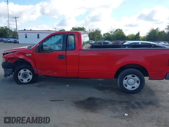 2006 Ford F-150 XL z VIN 1FTRF12W06NB85787, wystawiony jako IAAI lot #43104241 z przebiegiem 120 454 mil mil oraz . Historia ofert i sprzedaży dostępna na DreamBid. Obrazek 14.
