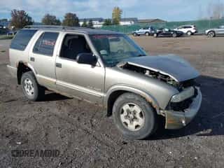 2002 Chevrolet Blazer LS с VIN 1GNDT13W52K232896, выставлен на аукционе IAAI как лот 43419026 с пробегом 111 121 миль миль и . История ставок и продаж доступна на DreamBid. Изображение 1.