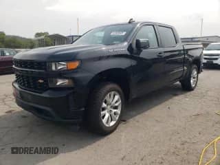 2020 Chevrolet Silverado 1500 Custom z VIN 1GCPYBEK1LZ158652, wystawiony jako Copart lot #82089605 z przebiegiem 80 491 mil mil oraz Czysty tytuł • Clean title. Historia ofert i sprzedaży dostępna na DreamBid. Obrazek 1.