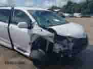 2013 Toyota Sienna LE AAS с VIN 5TDKK3DC2DS363105, выставлен на аукционе IAAI как лот 42727775 с пробегом 86 803 миль миль и . История ставок и продаж доступна на DreamBid. Изображение 6.