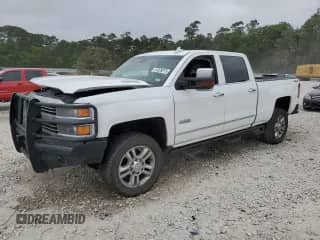 2015 Chevrolet Silverado 2500HD High Country z VIN 1GC1KXE82FF661640, wystawiony jako Copart lot #51809815 z przebiegiem 281 287 mil mil oraz Szkoda całkowita • Salvage title. Historia ofert i sprzedaży dostępna na DreamBid. Obrazek 1.