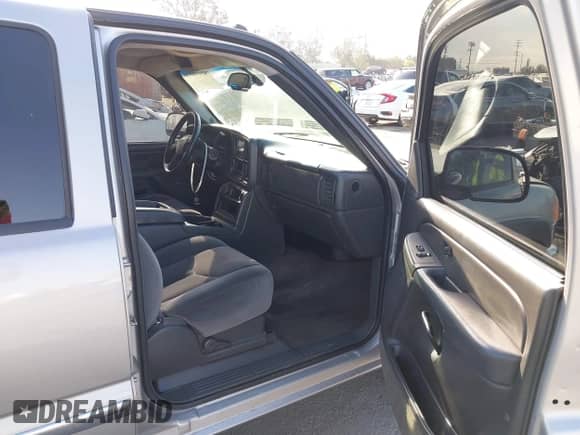 2005 GMC Sierra 1500 SLE z VIN 2GTEC13T451170723, wystawiony jako IAAI lot #43116884 z przebiegiem 222 286 mil mil oraz . Historia ofert i sprzedaży dostępna na DreamBid. Obrazek 5.