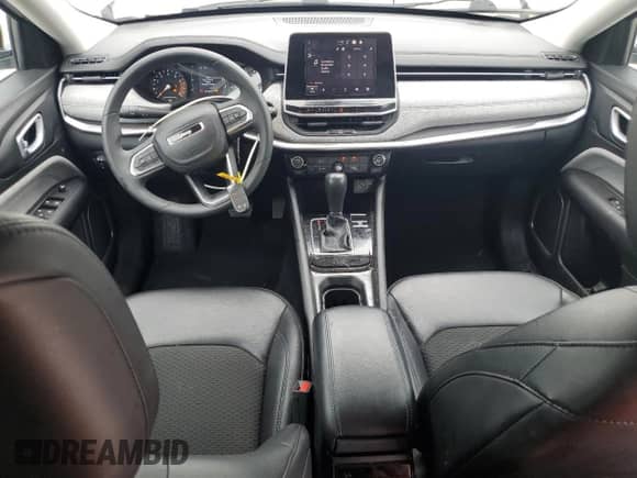 2022 Jeep Compass Latitude z VIN 3C4NJCBB8NT138205, wystawiony jako Copart lot #60247585 z przebiegiem 51 703 mil mil oraz Szkoda całkowita • Salvage title. Historia ofert i sprzedaży dostępna na DreamBid. Obrazek 8.