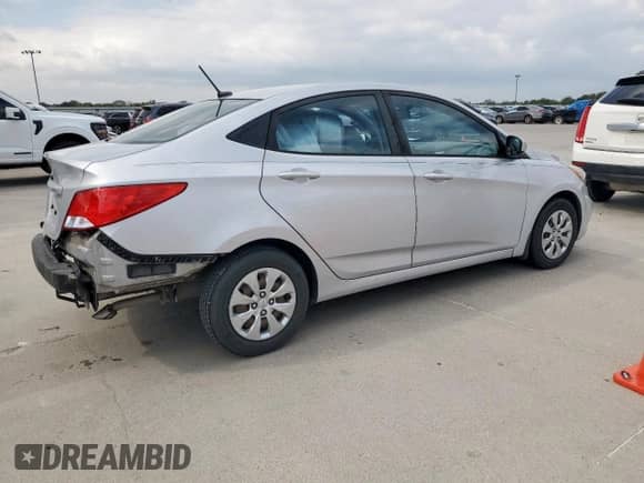 2016 Hyundai Accent SE z VIN KMHCT4AE7GU111763, wystawiony jako Copart lot #89890535 z przebiegiem 81 988 mil mil oraz Szkoda całkowita • Salvage title. Historia ofert i sprzedaży dostępna na DreamBid. Obrazek 3.