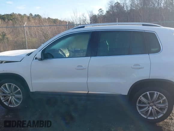 2014 Volkswagen Tiguan SEL with VIN WVGAV3AX8EW538318, listed as a IAAI auction lot 41277703 with 130,827 mi miles and . Bid and sale history available at DreamBid. Image 14.
