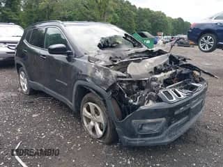 2018 Jeep Compass Latitude z VIN 3C4NJDBB9JT245408, wystawiony jako IAAI lot #42730044 z przebiegiem Nie podano mil oraz . Historia ofert i sprzedaży dostępna na DreamBid. Obrazek 1.