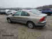 2001 Volvo S60 с VIN YV1RS61R112068583, выставлен на аукционе Copart как лот 81700044 с пробегом Не указан миль и Чистый • Clean title. История ставок и продаж доступна на DreamBid. Изображение 2.