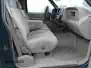 1998 Chevrolet Silverado 2500 с VIN 1GCGK24R3WZ196095, выставлен на аукционе IAAI как лот 41001650 с пробегом 298 347 миль миль и . История ставок и продаж доступна на DreamBid. Изображение 5.