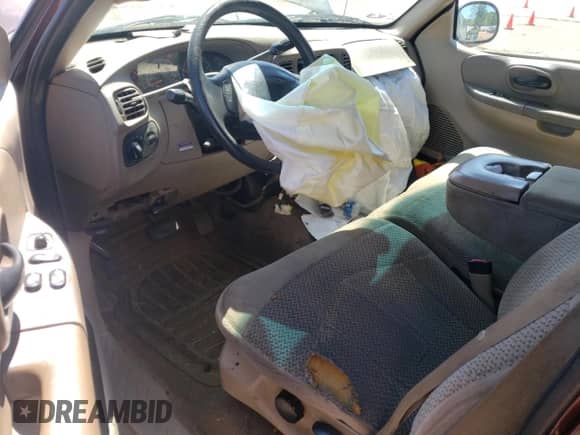 2000 Ford F-150 XL z VIN 1FTRX17L8YNA43816, wystawiony jako Copart lot #79871834 z przebiegiem 214 982 mil mil oraz Szkoda całkowita • Salvage title. Historia ofert i sprzedaży dostępna na DreamBid. Obrazek 8.